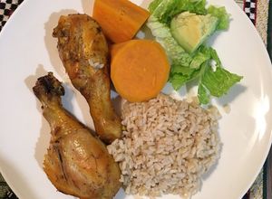 Una foto de Muslos de Pollo Horneados
