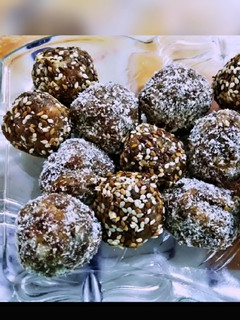 عکسی از دستور توپک های خرمایی(برای افطار)