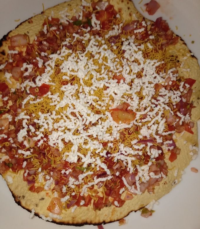 A picture of Masala papad.