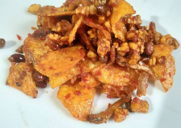 Resep: Kering Kentang kacang teri tempe 🥜 yang Lezat
