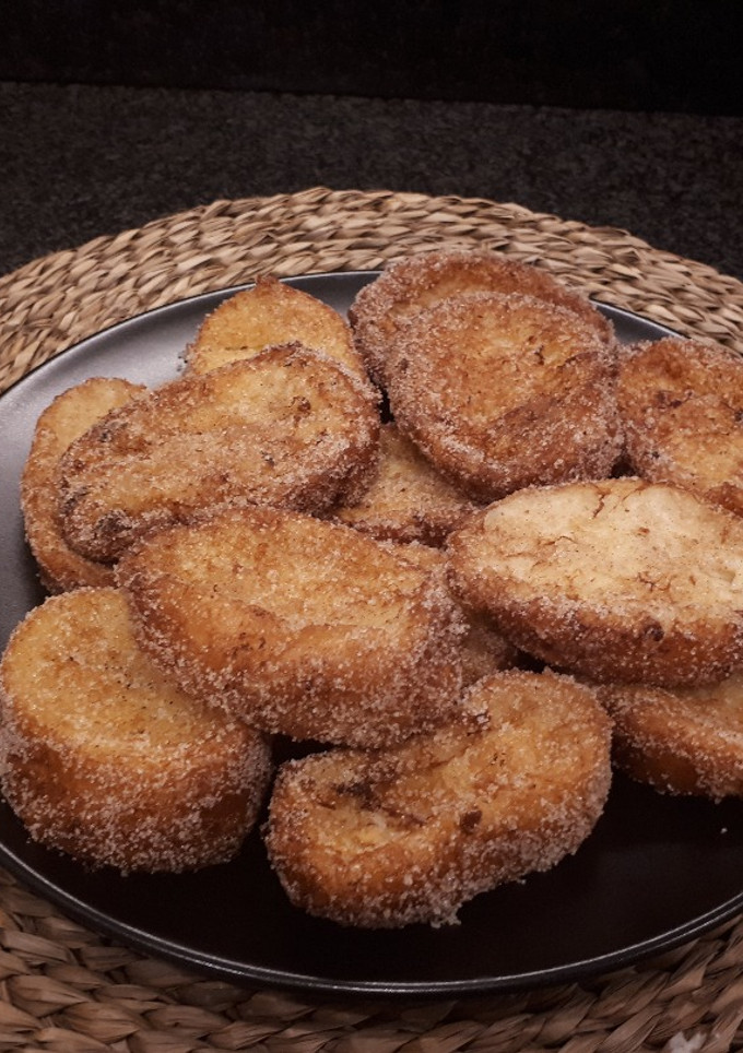 Una foto de Torrijas con leche