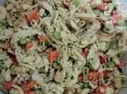 Una foto de ensalada de aguacate