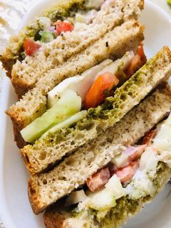 सुपर हेल्दी वेज राॅ सैंडविच (Super healthy veg raw sandwich recipe in Hindi) रेसिपी मुख्य फोटो