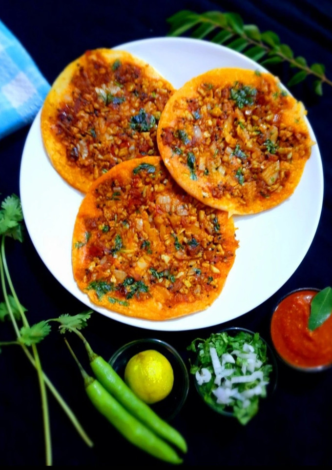 A picture of Madurai muttai kari dosa / Madurai egg keema dosa.