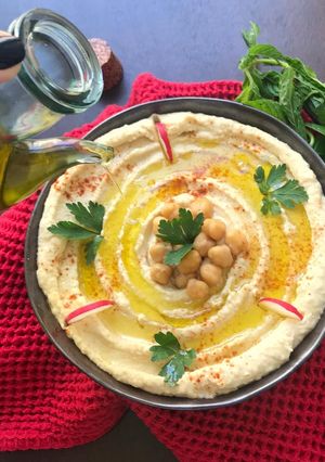A picture of Hummus with Tahini.
