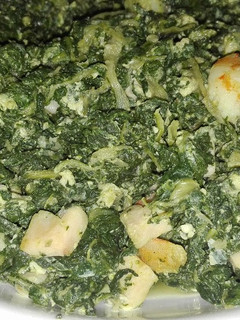Una foto de Revuelto de acelgas con gambas y pechuga de pavo