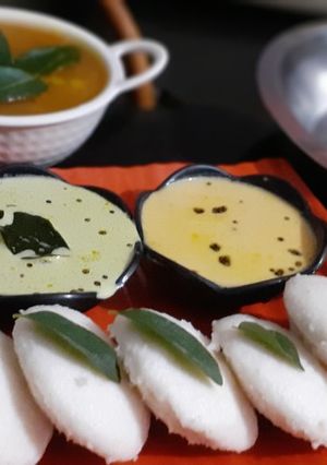 सात्विक इडली-सांबर (चने दाल की,सिंग्दाना की चटनी के साथ) रेसिपी मुख्य फोटो