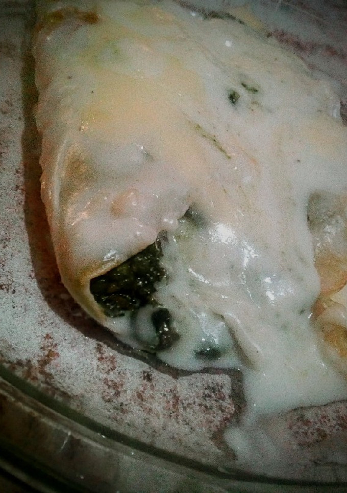 Una foto de Canelones de acelga y carne con salsa blanca y queso