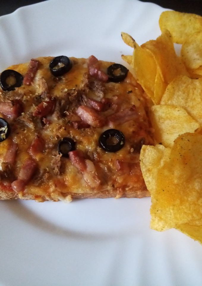 Una foto de Tostada de atún y bacon