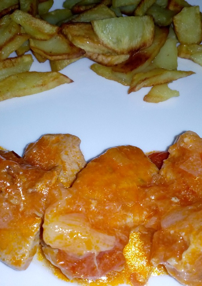 Una foto de Atún en tomate