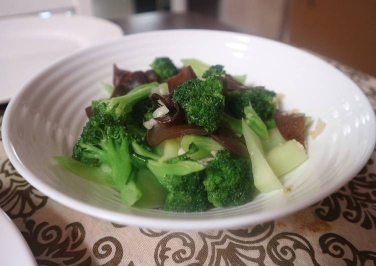 Resep Brokoli cah Bawang Putih dengan jamur kuping Anti Gagal