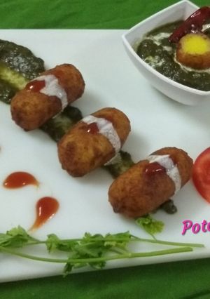 A picture of Potato Paneer Kofta In Spinach Palak Gravy.