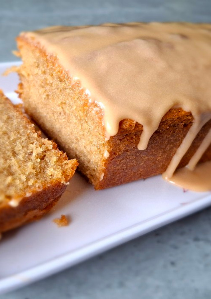 Una foto de Budín de café con glaseado de café