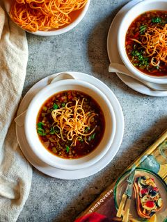 વેજ મન્ચાઉ સૂપ (Veg munchow soup recipe in Gujarati) રેસીપી મુખ્ય ફોટો