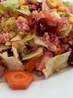 Una foto de Ensalada de bulgur y remolacha