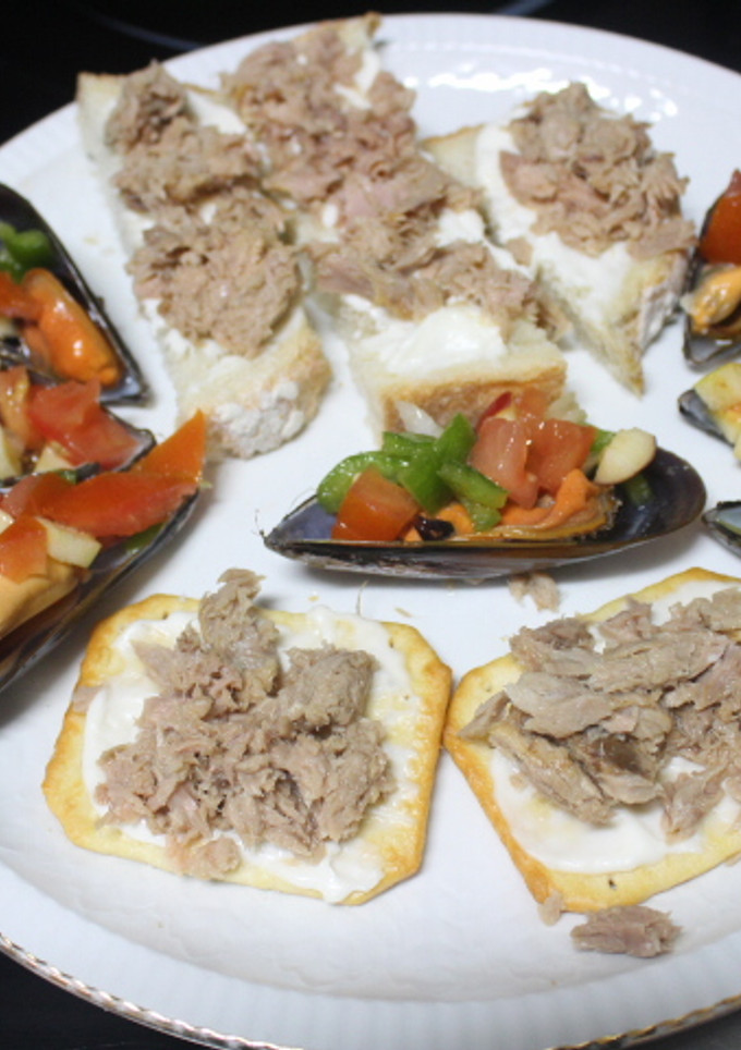 Una foto de Mejillones con pico pollo y atún con mayonesa