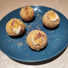 A picture of Dahi Batata Puri.