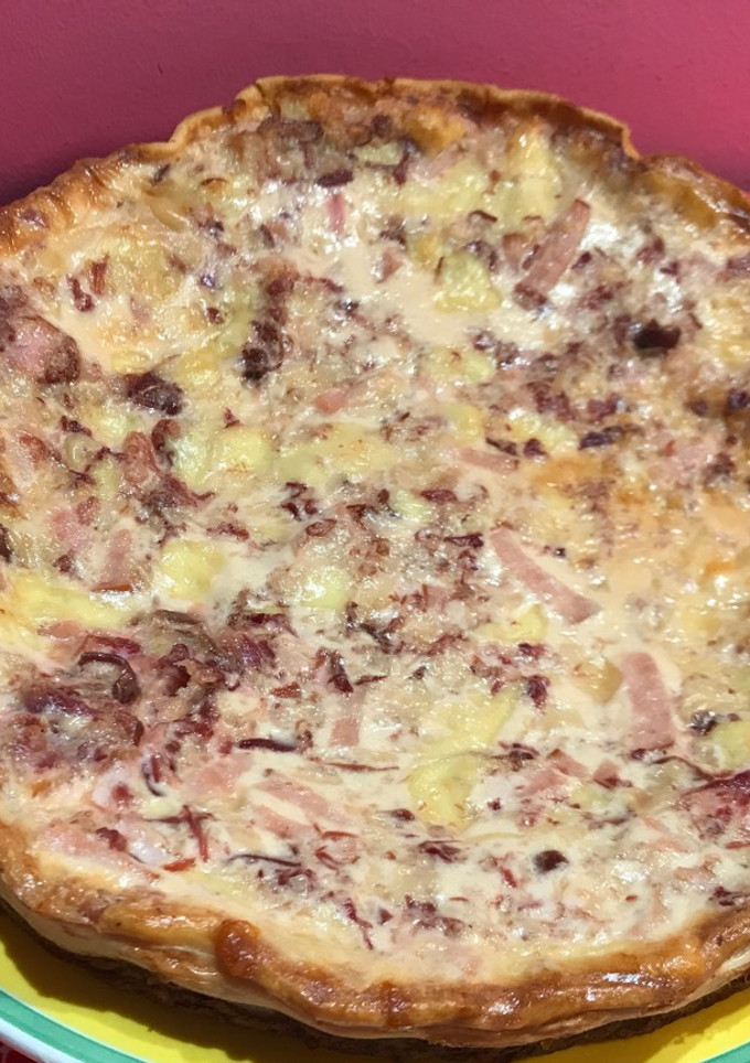 Una foto de Quiche de queso y jamón ibérico