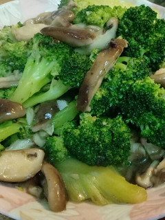 花椰菜炒香菇 的食譜成品照片