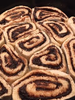 Gluténmentes csokikrémes csigák tortaformában recept fotója