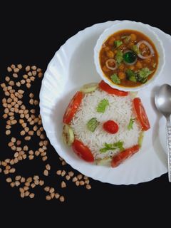 छोले चावल (chole chawal recipe in Hindi) रेसिपी मुख्य फोटो