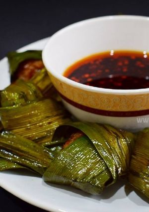 A picture of Chicken in Pandan Leaves (Thai Pandan Chicken).