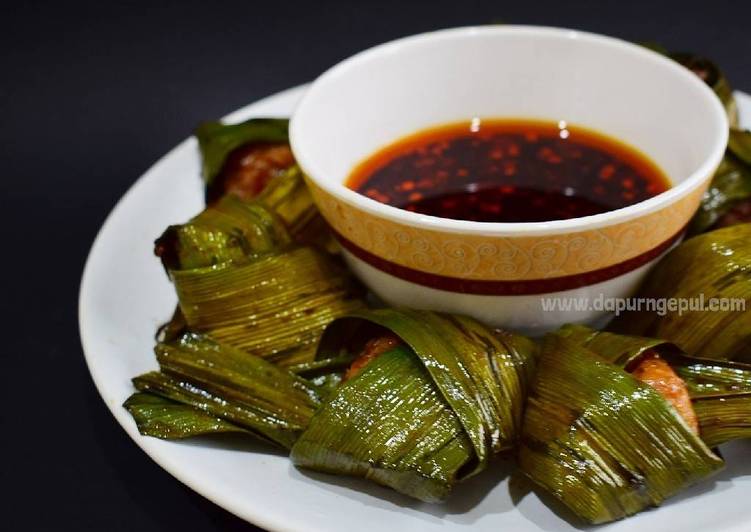 Easy Way to Prepare Delicious Chicken in Pandan Leaves (Thai Pandan Chicken)