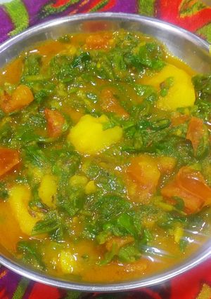 પાલક બટાકા નું શાક (Palak Bataka Shak Recipe In Gujarati) રેસીપી મુખ્ય ફોટો