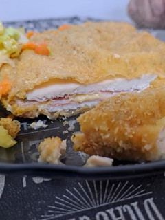 Una foto de Milanesas de pechuga rellenas