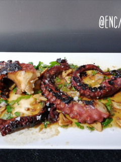 Una foto de Pulpo laqueado a la naranja