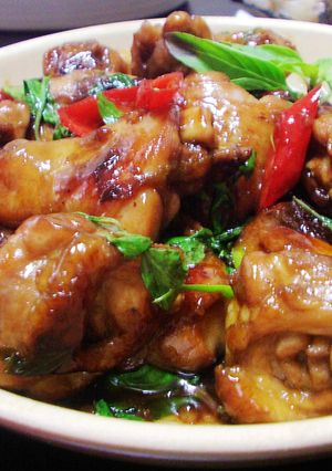 A picture of [Serve Hot] Three Cup Chicken.