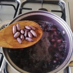 A picture of Boiled Peanuts/groundnuts/njugu.