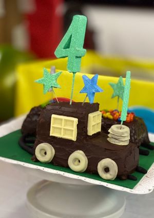 Una foto de Torta de chocolate con forma de tren