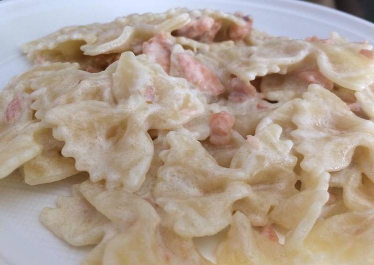 Farfalle al salmone