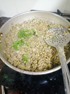 பாசிப்பயிறு சுண்டல் (Paasipayaru sundal recipe in tamil) செய்முறை முக்கிய புகைப்படம்
