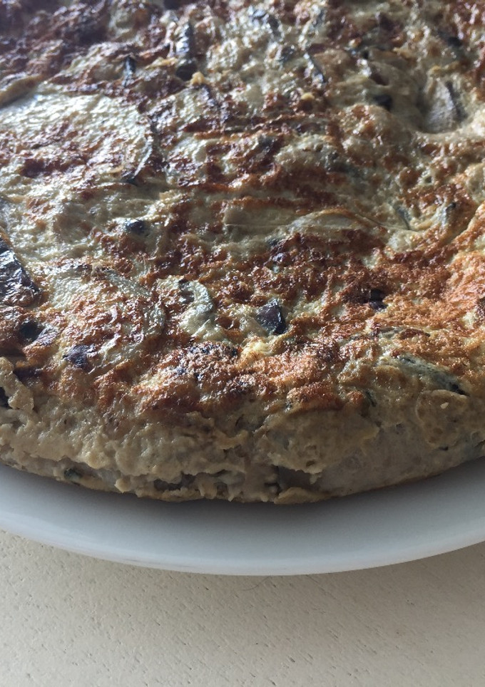 Una foto de Tortilla berenjena facil