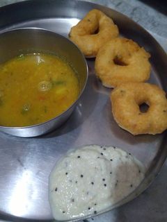 મેંદુવડા(Menduvada recipe in Gujarati) રેસીપી મુખ્ય ફોટો