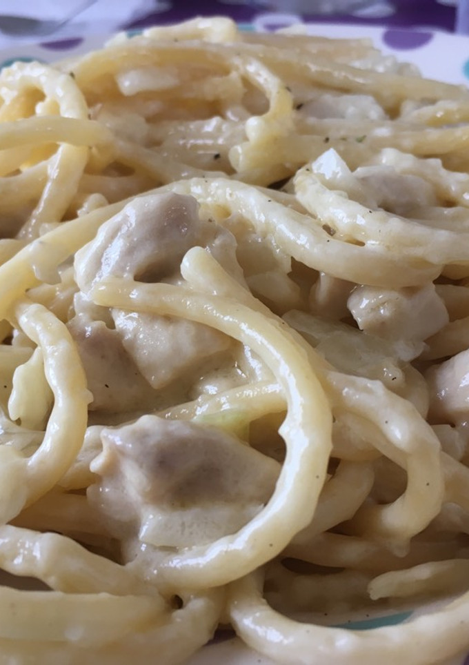 Una foto de 🍝 Spaguettis a la parmesana🧀