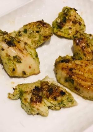 A picture of Grilled lemon chicken starters.