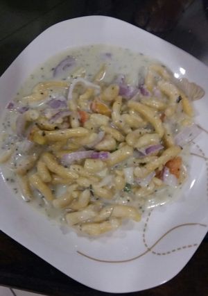 A picture of Dahi pakoriyan.