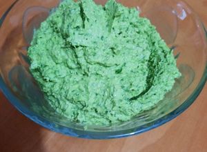 Una foto de Pesto de albahaca y perejil 🌱