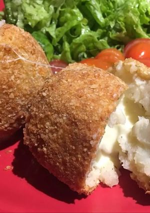 Una foto de Croquetas/bombas de papa con queso