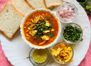 A picture of Misal Pav.