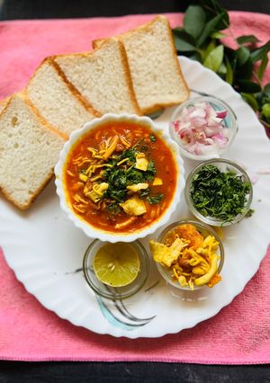 A picture of Misal Pav.