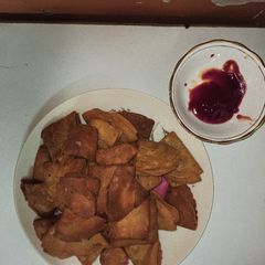 A picture of Nimki Mathri (Triangle Mathri).