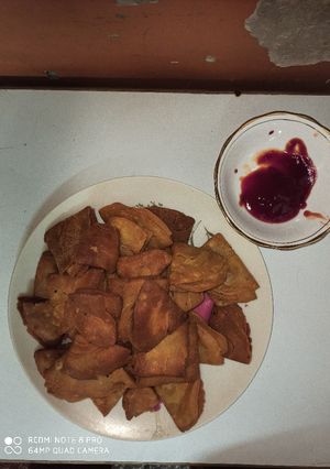 A picture of Nimki Mathri (Triangle Mathri).