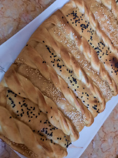 صورة لوصفة الفطيرة التركية الشهية بحشوة الدجاج مثل القطن 🥪🫓