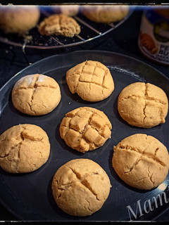 A picture of Peanut butter cookies.