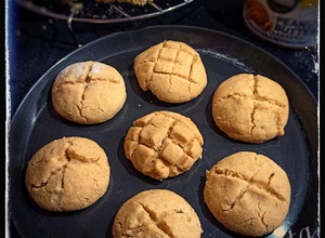 A picture of Peanut butter cookies.