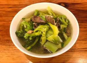 Hình của món Canh súp lơ lòng mề gà.